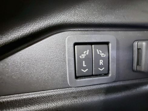 Used 2023 Cadillac Lyriq AWD image 44