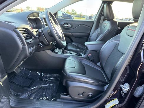 Used 2021 Jeep Cherokee Trailhawk w/ Technology Group image 23