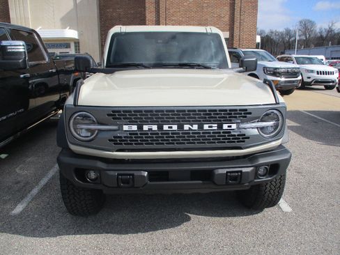 New 2026 Ford Bronco Badlands w/ Sasquatch Package AWD/4WD image 2