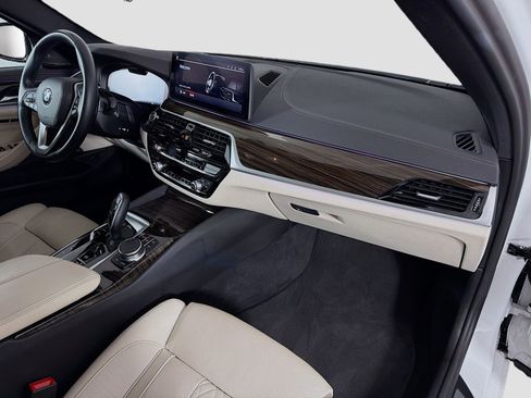 Used 2023 BMW 540i w/ Premium Package RWD image 32