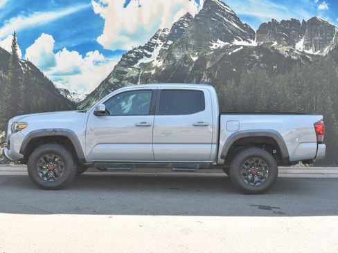 Certified 2018 Toyota Tacoma TRD Off-Road w/ Technology Package AWD/4WD image 7