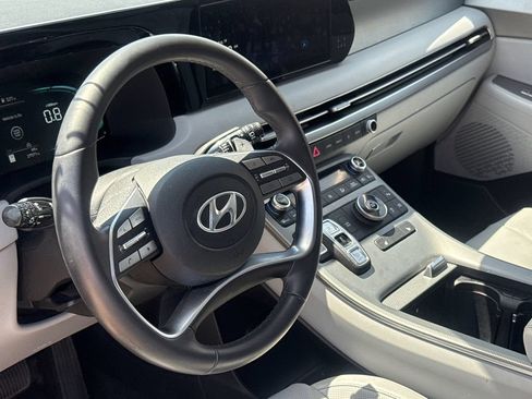 Used 2025 Hyundai Palisade SEL FWD image 16