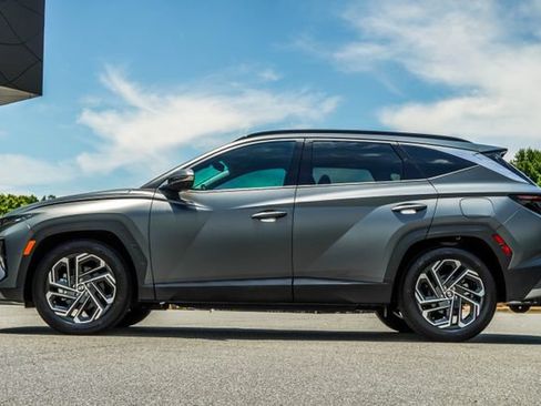 Certified 2025 Hyundai Tucson Limited FWD image 10