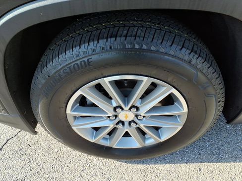 Used 2023 Chevrolet Traverse LT image 10