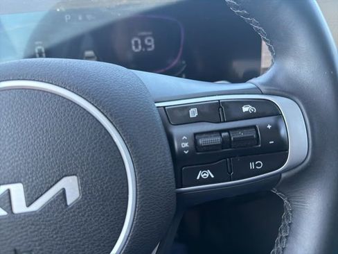Used 2024 Kia Sportage EX FWD image 16