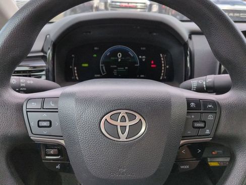 Used 2025 Toyota Camry LE FWD image 32