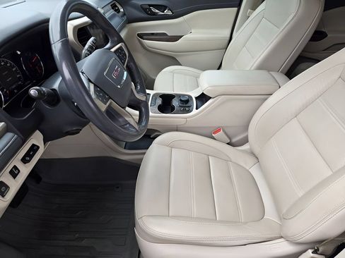 Used 2020 GMC Acadia Denali w/ Technology Package FWD image 11