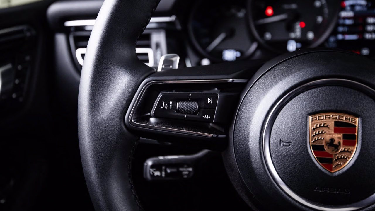 Certified 2026 Porsche Macan AWD/4WD image 17