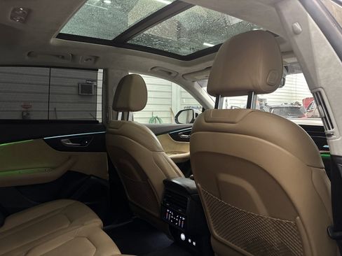 Used 2019 Audi Q8 Prestige w/ Luxury Package image 32