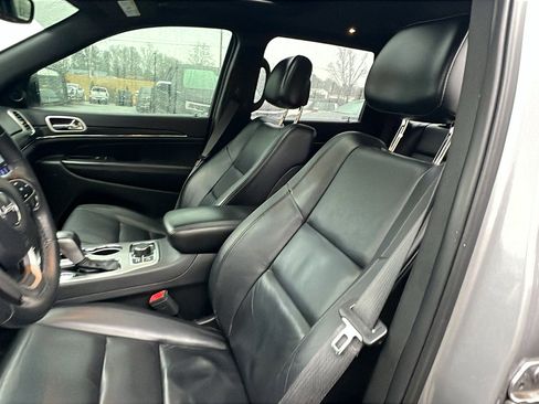 Used 2019 Jeep Grand Cherokee Limited image 17