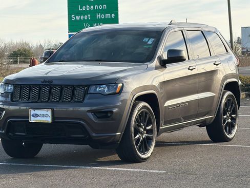 Used 2020 Jeep Grand Cherokee Altitude image 8
