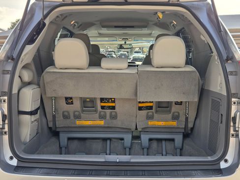 Used 2013 Toyota Sienna XLE w/ Entertainment Pkg FWD image 24