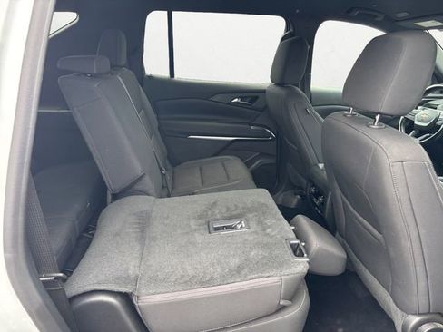 Used 2024 Chevrolet Traverse LS FWD image 21