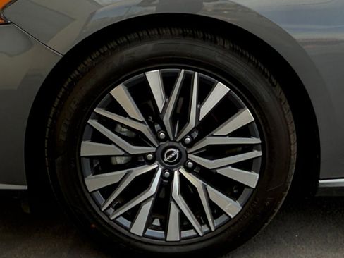 Used 2025 Nissan Altima 2.5 SV image 28