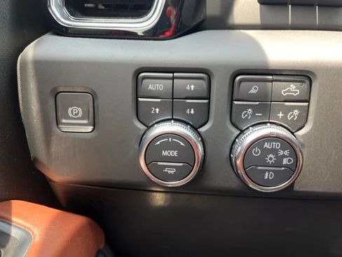 Used 2024 GMC Sierra 1500 Denali Ultimate AWD/4WD image 17