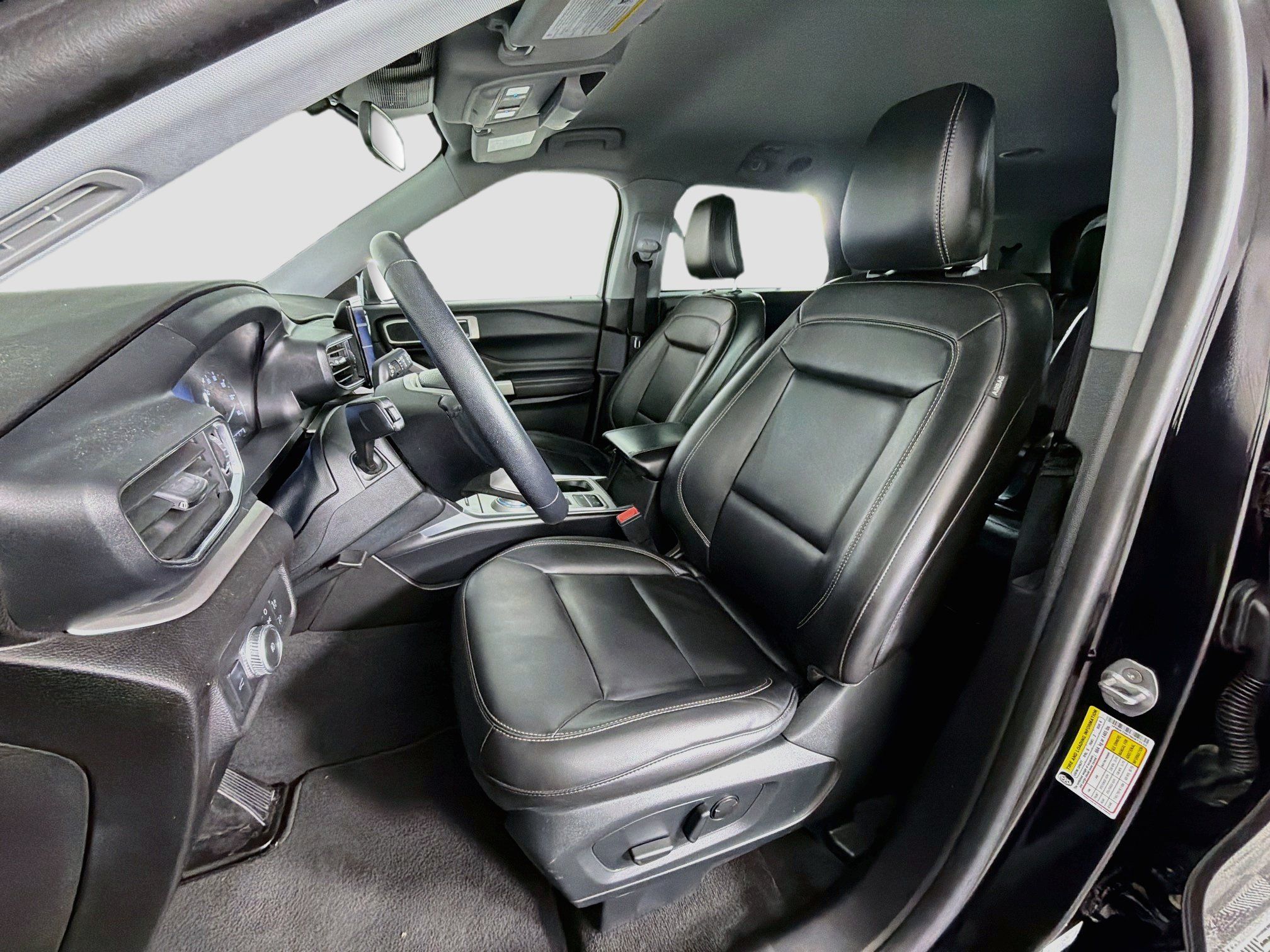 Used 2022 Ford Explorer XLT w/ Equipment Group 202A RWD image 13