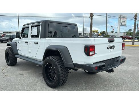 Used 2024 Jeep Gladiator Sport AWD/4WD image 4