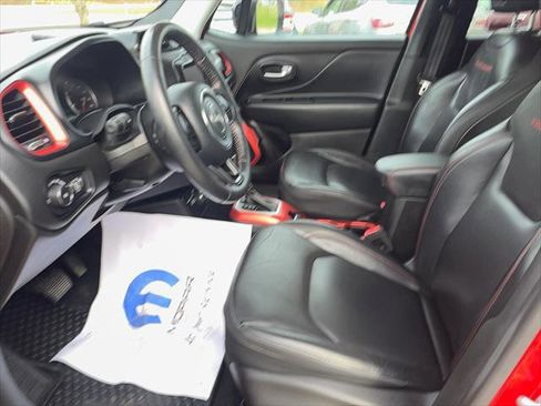 Certified 2022 Jeep Renegade Trailhawk w/ Trailer Tow Group image 10