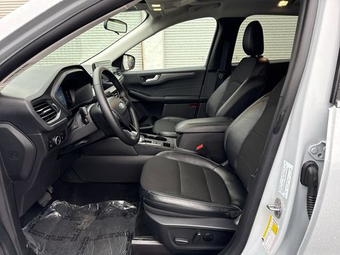 Used 2025 Ford Escape SE FWD image 10