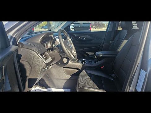 Used 2024 GMC Terrain SLT image 13