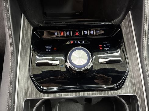 Used 2024 Jeep Wagoneer L Series III w/ Premium Group I AWD/4WD image 21