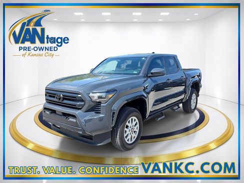 Used 2025 Toyota Tacoma SR5 AWD/4WD image 1
