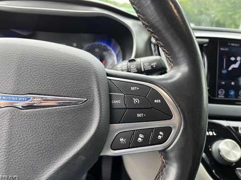 Used 2020 Chrysler Pacifica Touring-L Plus w/ Advanced Safetytec Group FWD image 22
