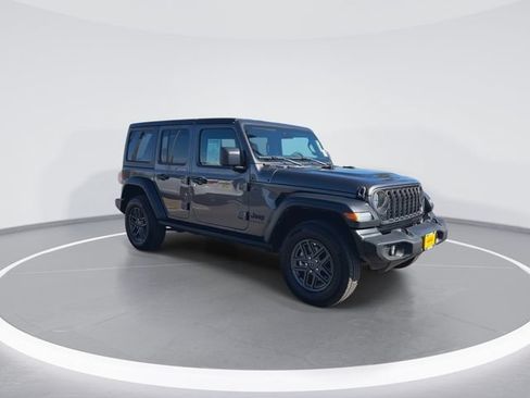Used 2024 Jeep Wrangler Unlimited Sport AWD/4WD image 2