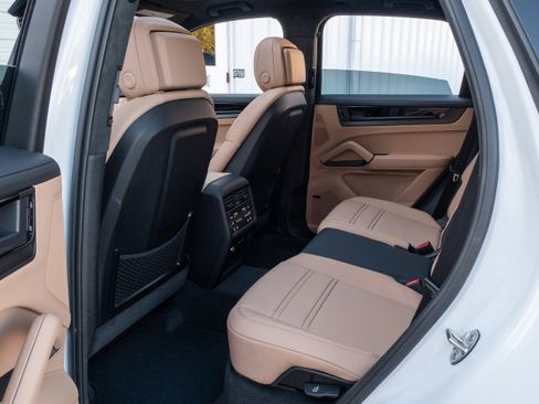 New 2026 Porsche Cayenne GTS image 39