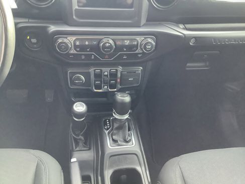 Used 2022 Jeep Wrangler Unlimited Sport image 11