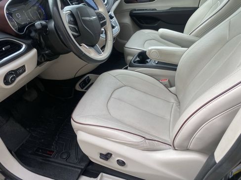 Used 2020 Chrysler Pacifica Limited image 13