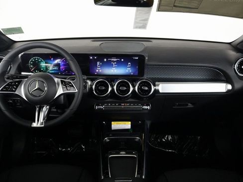 New 2026 Mercedes-Benz GLB 250 image 4