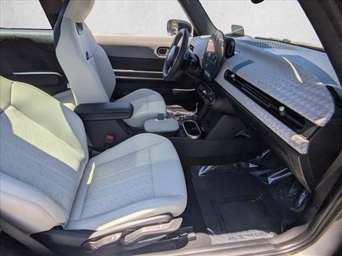 Used 2025 MINI Cooper 2-Door Hardtop FWD image 22