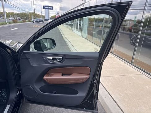 Certified 2025 Volvo XC60 B5 Plus AWD/4WD image 13