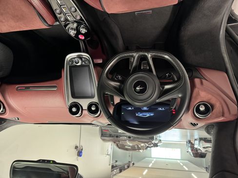 Used 2023 McLaren GT RWD image 13