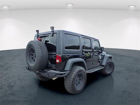 Used 2018 Jeep Wrangler Unlimited Rubicon w/ Connectivity Group image 21
