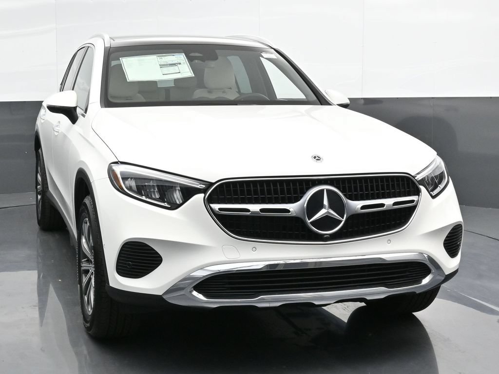 Used 2025 Mercedes-Benz GLC 300 4MATIC image 4