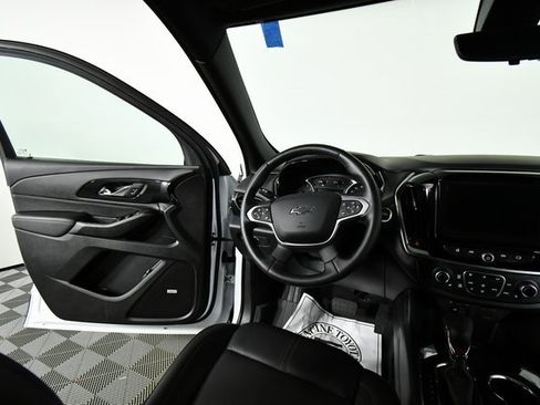 Used 2023 Chevrolet Traverse RS image 19