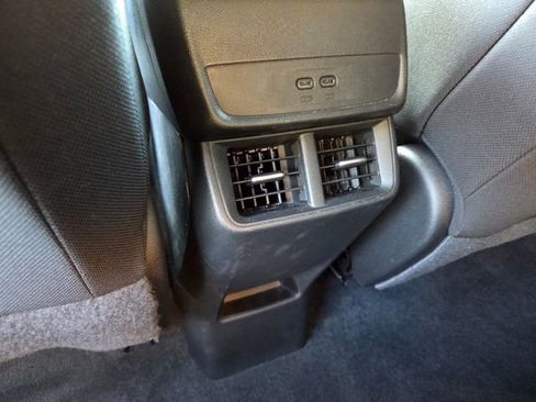 Certified 2025 Chevrolet Equinox LT FWD image 17