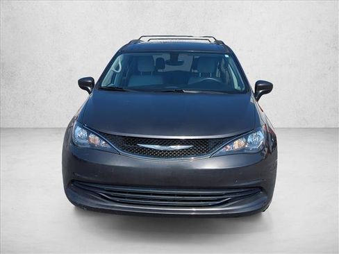 Used 2017 Chrysler Pacifica LX FWD image 2
