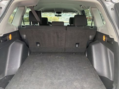 Used 2018 Honda CR-V LX image 9