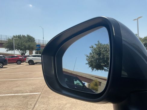 Used 2025 Nissan Rogue SV FWD image 16