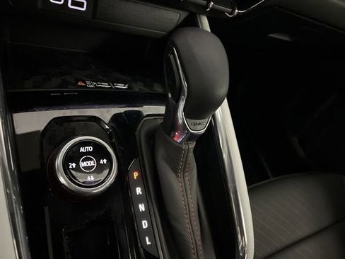 Used 2024 GMC Canyon AT4X w/ AT4X AEV Edition image 16