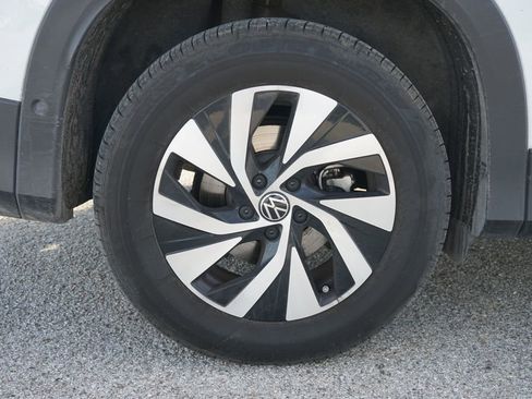 Used 2025 Volkswagen Tiguan S image 6