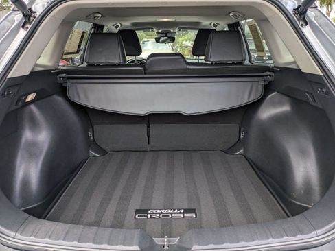 Used 2025 Toyota Corolla Cross XLE w/ Convenience Package image 6