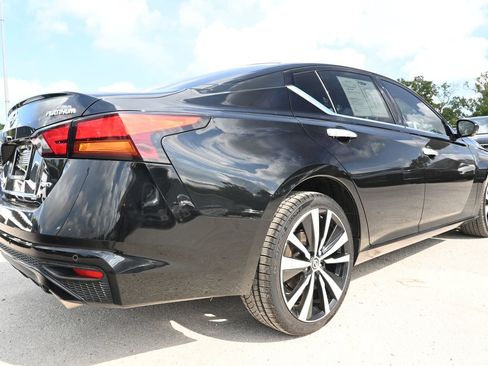 Used 2021 Nissan Altima 2.5 Platinum AWD/4WD image 2