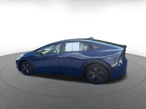 Used 2025 Toyota Prius LE FWD image 9