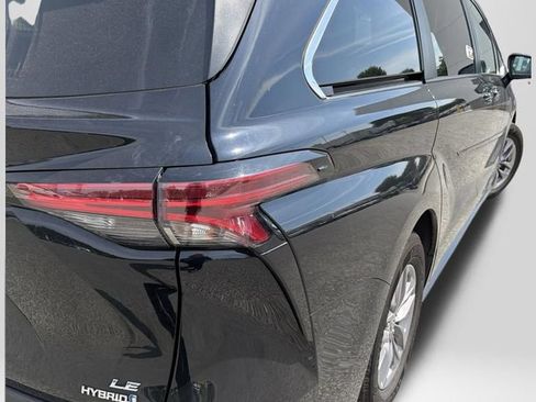 Used 2022 Toyota Sienna LE FWD image 4