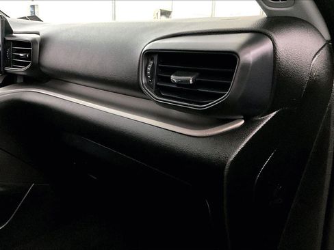 Used 2022 Ford Explorer XLT image 16