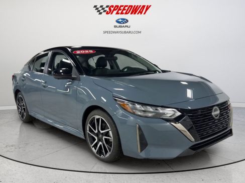 Used 2025 Nissan Sentra SR w/ SR Premium Package FWD image 2